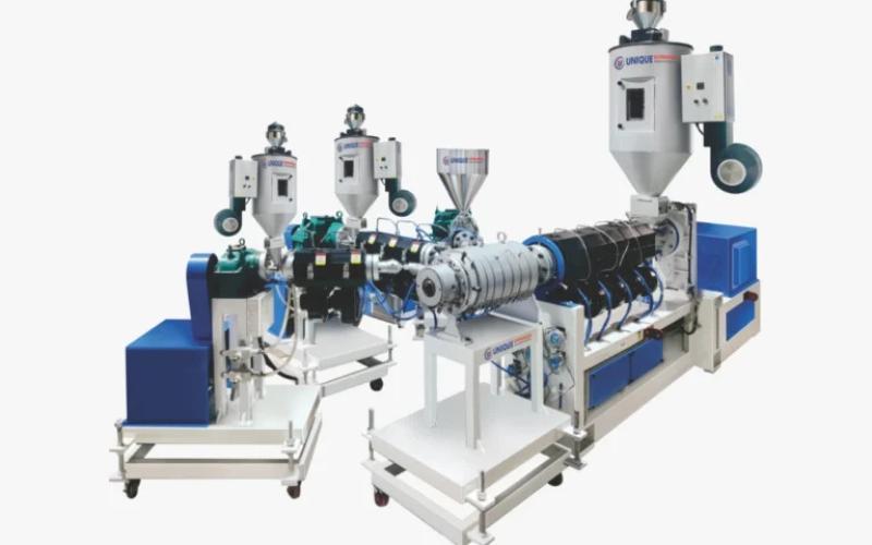 What is vacuum calibration in HDPE pipe manufacturing?